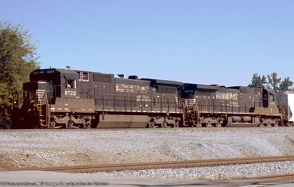 Norfolk Southern C40-8 #8722 and C40-9 #8875 leave Norris Yard westbound 
